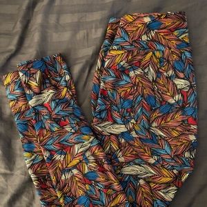 Lularoe legging feathers